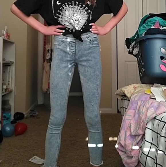 Girls Skinny Lightwash Jeans - Picture 3 of 3